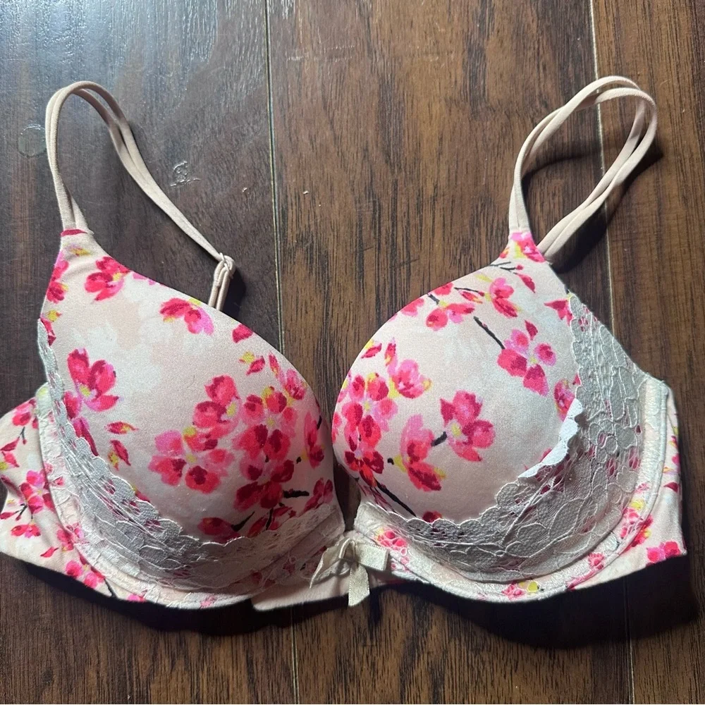 Victoria's Secret Very Sexy Floral Lace Push Up Bra Size 34C